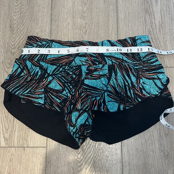 REVERSIBLE Lululemon Swim Shorts EUC - Picture 13 of 13